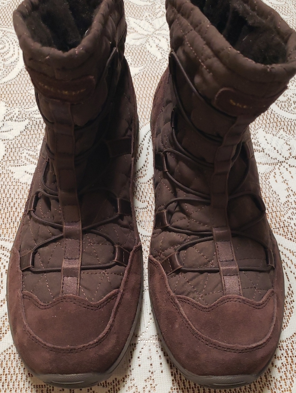 Women's Brown Quilted Skechers Ankle Winter Boots, Size 10